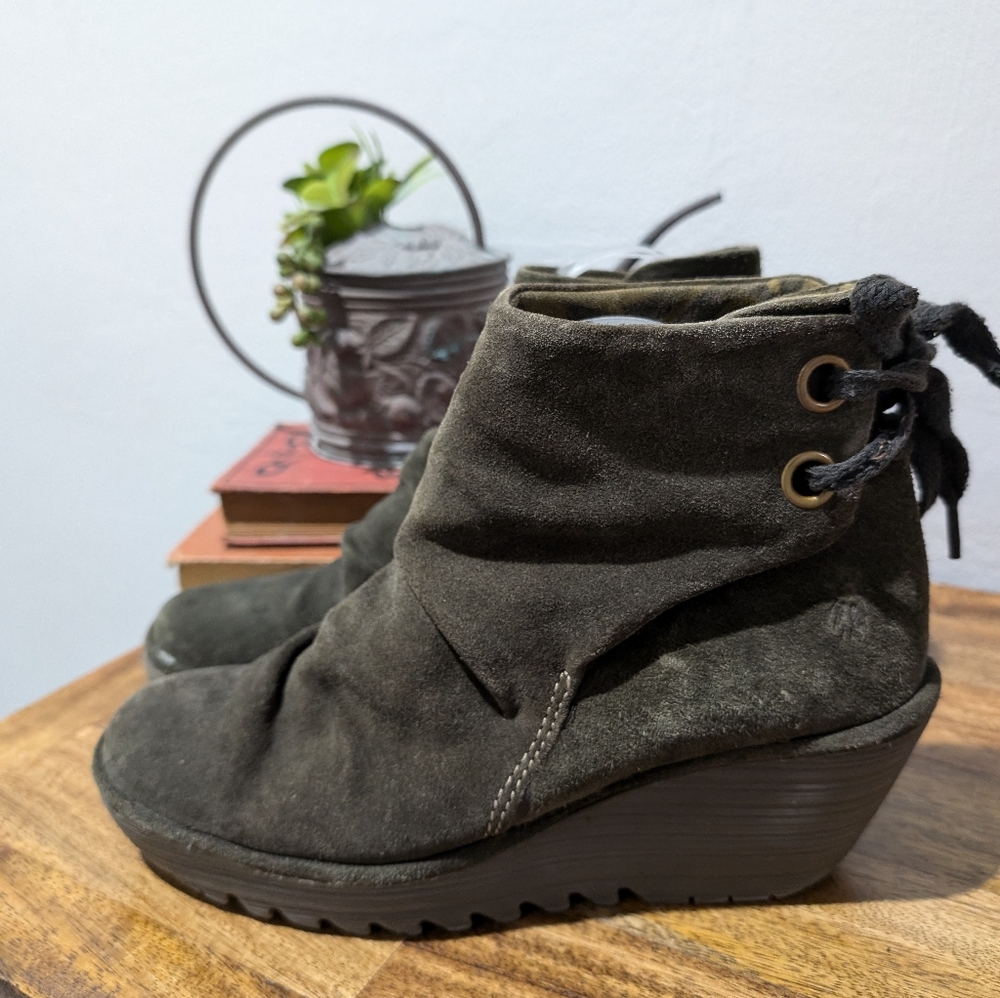 Fly London Yebi Wedge Ankle Boot Bootie Women size 36 US 6 Gray Suede Tie‎ Back